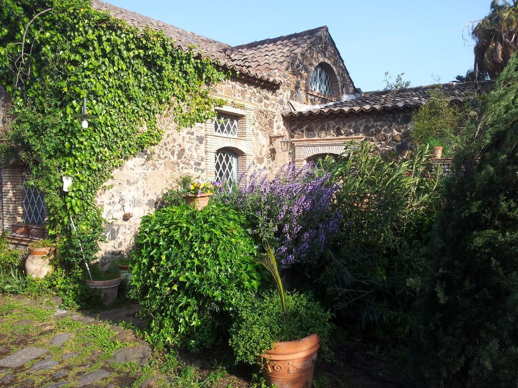 Relais De Charme - B&B Short Lets La Casa Di Francesca Sant'Agata Li Battiati Eksteriør bilde